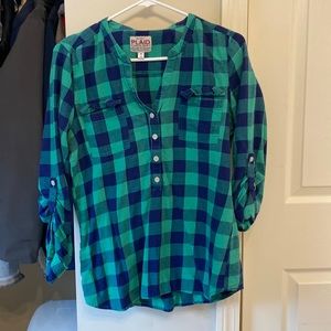 old navy plaid 3/4 shirt size medium, blue and green checkered print